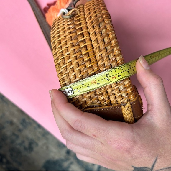 Rattan circle woven wooden circle purse with coral yellow white tassel picnic - Picture 2 of 7